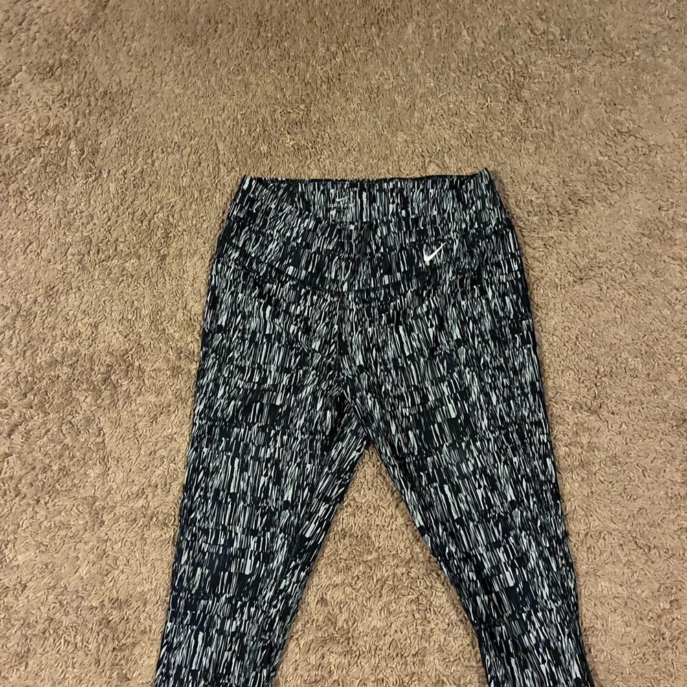 Nike cropped leggings for women’s